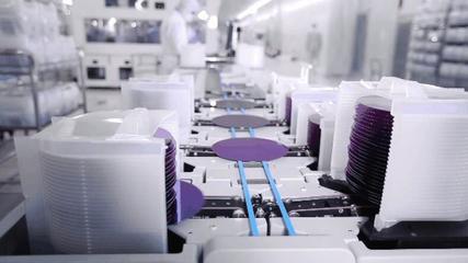 天津市委常委、常務(wù)副市長(zhǎng)、市政府黨組副書記劉桂平一行蒞臨中環(huán)半導(dǎo)體參觀調(diào)研